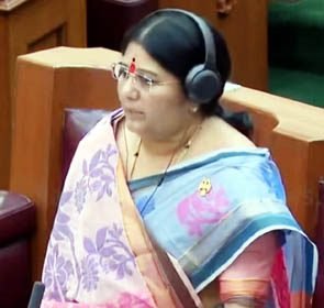 ದಕ್ಷಿಣ ಮತ್ತು ಉತ್ತರ ಕರ್ನಾಟಕದ ತಾರತಮ್ಯ ನಿವಾರಿಸಲು ಶಾಸಕಿ ಕರೆಮ್ಮ ನಾಯಕ್ ಆಗ್ರಹ ಕ.ಕ. ಭಾಗಕ್ಕೆ ಹೆಚ್ಚಿನ ಅನುದಾನ, ಕೈಗಾರಿಕೆ ನೀಡಿ