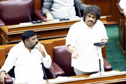 ಮಕ್ಕಳ ಶೂ – ಸ್ಸಾೃ್‌ ಪೂರೈಕೆ ವಿಳಂಬಕ್ಕೆ ಎಸ್‌ಡಿಎಂಸಿಗಳೇ ಕಾರಣ: ಮಧು ಬಂಗಾರಪ್ಪ