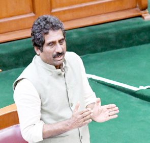 ಪೌರಕಾರ್ಮಿಕರಿಗೆ ಸರ್ಕಾರದಿಂದಲೇ ವೇತನ: ಆರ್ಥಿಕ ಇಲಾಖೆಯೊಂದಿಗೆ ಚರ್ಚಿಸಿ ಕ್ರಮ