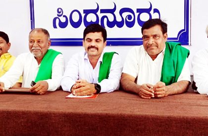 ರೈತರ ಸಮಸ್ಯೆಗಳನ್ನು ಆಲಿಸದ ಮುಖ್ಯಮಂತ್ರಿಗಳು ಸಿದ್ದರಾಮಯ್ಯರಿಗೆ ಕಪ್ಪುಪಟ್ಟಿ ಪ್ರದರ್ಶನಕ್ಕೆ ತೀರ್ಮಾನ – ದಿದ್ದಗಿ