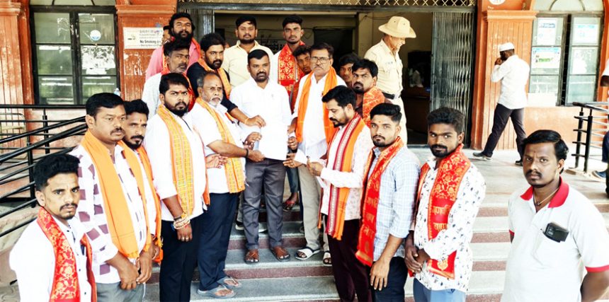 ಗೋ ಹತ್ಯೆ ನಿಷೇಧ ಕಾಯ್ದೆ ತಿದ್ದುಪಡಿ ಪ್ರಸ್ತಾಪ ವಿರೋಧಿಸಿ ವಿಶ್ವಹಿಂದೂ ಪರಿಷತ್, ಭಜರಂಗದಳ ಪ್ರತಿಭಟನೆ