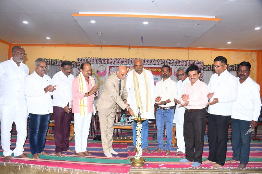 ಯಾದಗಿರಿ ಜಿಲ್ಲಾ ಕಾರ್ಯನಿರತ ಪತ್ರಕರ್ತರ ಸಂಘ ನೂತನ ಪದಾಧಿಕಾರಿಗಳ ಪದಗ್ರಹಣ ಸಮಾರಂಭ    ಪತ್ರಿಿಕೋದ್ಯಮ ವಿಶ್ವಾಾಸದಿಂದ ದೂರ ಸರಿಯುತ್ತಿಿದೆ : ವೆಂಕಟ್‌ಸಿಂಗ್