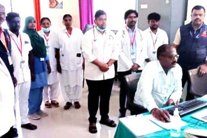 ಬಳಗಾನೂರು ಪಿಎಚ್‌ಸಿಗೆ ದಿಢೀರ್ ಭೇಟಿ ನೀಡಿದ ಲೋಕಾ ತಂಡ, ತರಾಟೆ