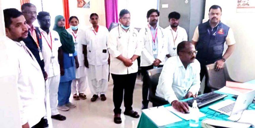 ಬಳಗಾನೂರು ಪಿಎಚ್‌ಸಿಗೆ ದಿಢೀರ್ ಭೇಟಿ ನೀಡಿದ ಲೋಕಾ ತಂಡ, ತರಾಟೆ