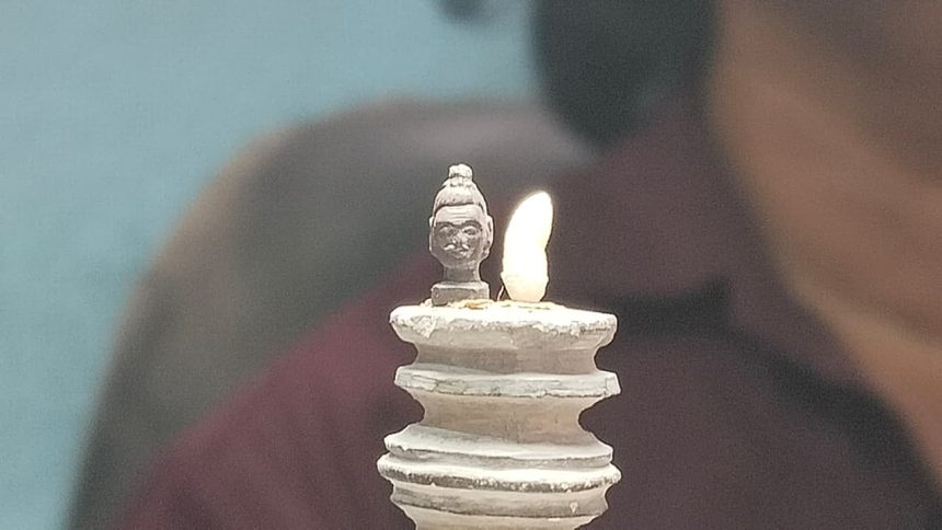 ಅಕ್ಕಿ ಕಾಳಿನಷ್ಟು ಗವಿಸಿದ್ದೇಶನ ಗದ್ದುಗೆ, ಮೂರ್ತಿ ಕಲಾವಿದನ ಕೈಚಳಕಕ್ಕೆ ಮೆಚ್ಚುಗೆ