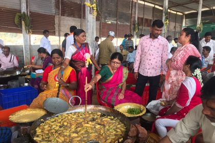 ಜಾತ್ರೆಯ ದಾಸೋಹದಲ್ಲಿ ಮಿರ್ಚಿ ಘಮ ಘಮ