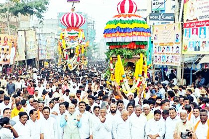 ಭಾರಿ ಜನಸ್ತೋಮ ಮಧ್ಯೆ ಅದ್ದೂರಿಯಿಂದ ಗಂಗಾವತಿ ಶ್ರೀಚನ್ನಬಸವ ತಾತನ ಜೋಡು ರಥೋತ್ಸವ
