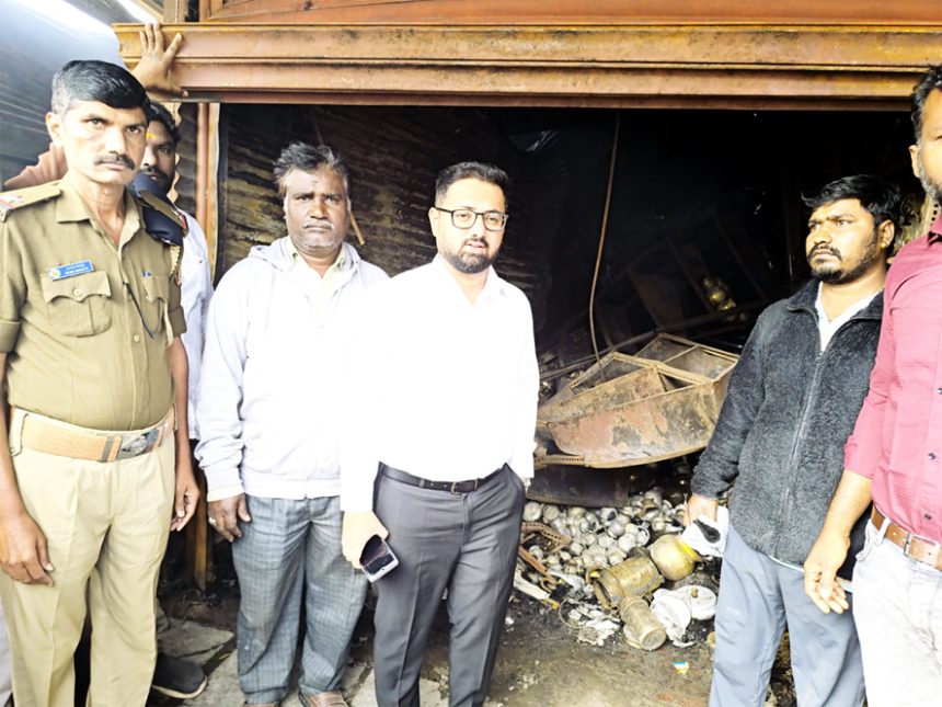 ಬೆಂಕಿ ಅವಘಡ : ಭಸ್ಮವಾದ ಅಂಗಡಿಗಳು, ಲಕ್ಷಾಾಂತರ ರೂ. ಹಾನಿ
