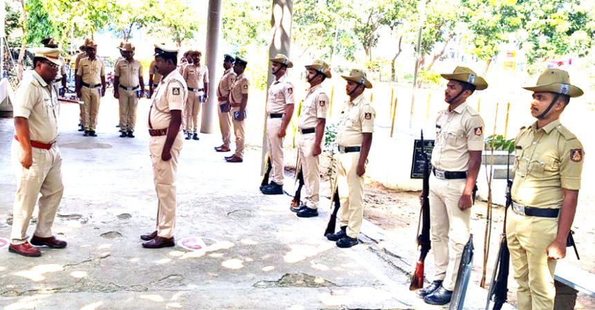 ಮಸ್ಕಿ, ಮುದಗಲ್ ಪೊಲೀಸ್ ಠಾಣೆಗೆ ನೂತನ ಎಸ್‌ಪಿ ಭೇಟಿ
