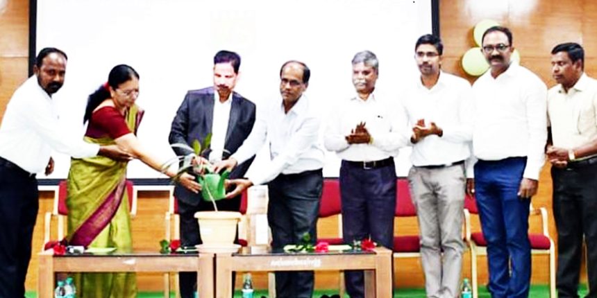 ಆದಿಕವಿ ಶ್ರೀ ಮಹರ್ಷಿ ವಾಲ್ಮೀಕಿ ವಿಶ್ವವಿದ್ಯಾನಿಲಯದಲ್ಲಿ ವಿಶೇಷ ಉಪನ್ಯಾಸ ಅರ್ಥವ್ಯವಸ್ಥೆ ಭವಿಷ್ಯದ ಭದ್ರತೆಗೆ ಅತ್ಯಗತ್ಯ : ಪ್ರೊ.ಶಿವಾನಂದ ಕೆಳಗಿನಮನಿ