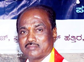 ಕವಿಗೋಷ್ಠಿಗೆ ದಾಖಲೆ ಇವರೇನು ಸರಕಾರಿ ನೌಕರಿ ಕೋಡುತ್ತಾರೆಯೇ – ಪಲುಗುಲ ಪ್ರಶ್ನೆ