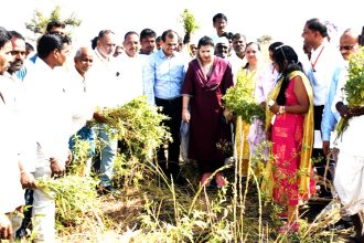 ರೈತರು ಅಳಲು ಆಲಿಸಿದ ತಂಡ : ಕೇಂದ್ರ ನೆರೆ ಹಾನಿ ತಂಡದಿಂದ ಬೆಳೆ ಹಾನಿ ವೀಕ್ಷಣೆ