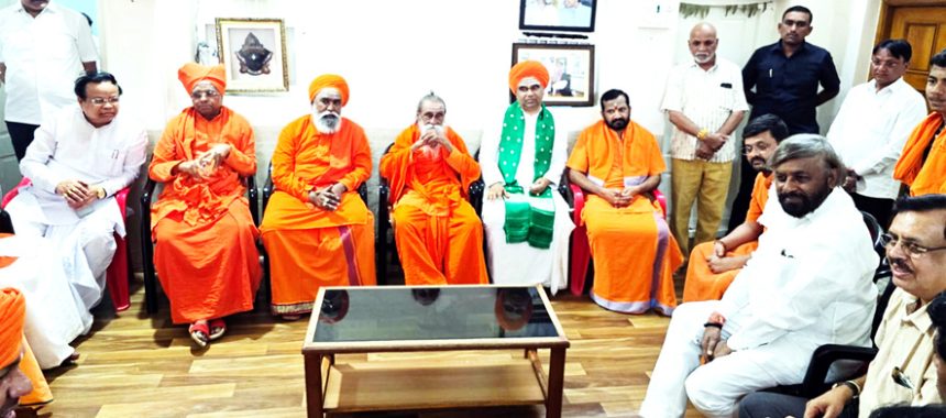 ನಾನಾ ಮಠಾಧೀಶರು, ಗಣ್ಯರು ಭೇಟಿ ಭೀಮಣ್ಣ ಖಂಡ್ರೆಗೆ ಮುಂದುವರೆದ ಚಿಕಿತ್ಸೆ