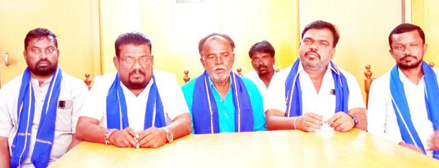 ಜಿಲ್ಲಾ ಉತ್ಸವ ; ಮಹನೀಯರ ಹೆಸರಿನ ದ್ವಾರ ನಿರ್ಮಾಣಕ್ಕೆ ಮನ್ನಾಪೂರಿ ಆಗ್ರಹ