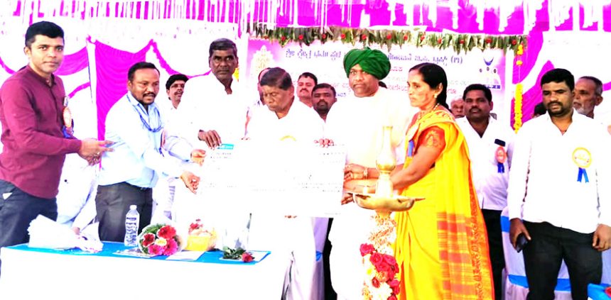 ಧರ್ಮಸ್ಥಳ ಸಂಸ್ಥೆ ಕಾರ್ಯಕ್ರಮಕ್ಕೆ ಶ್ರೀಗಳಿಂದ ಚಾಲನೆ