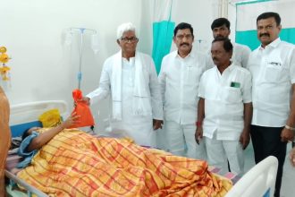 ಬಾದರ್ಲಿ ಜನ್ಮದಿನ: ರೋಗಿಗಳಿಗೆ ಹಣ್ಣು-ಬ್ರೆೆಡ್ ವಿತರಣೆ