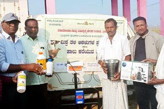 ತಾತಪ್ಪ ಕ್ಯಾಾಂಪಿನಲ್ಲಿ ಮಿಶ್ರತಳಿ ಆಕಳ ಹಾಲು ಕರೆಯುವ ಸ್ಪರ್ಧೆ