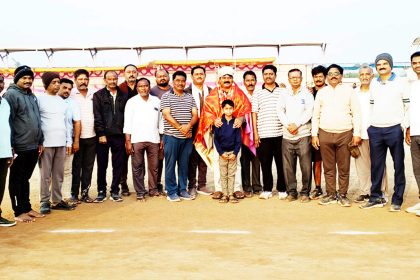 ರಾಯಚೂರು ವಲಯ ನೂತನ ಅಧ್ಯಕ್ಷ ಚಂದ್ರ ಮೈಲಾರ ಅವರಿಗೆ ವಾಕಿಂಗ್ ಬಳಗದಿಂದ ಸನ್ಮಾನ ಲೆದರ್ ಬಾಲ್‌ನಲ್ಲಿ ಕ್ರಿಕೆಟ್ ಆಡಿದರೆ ಮಾತ್ರ ಅವಕಾಶ