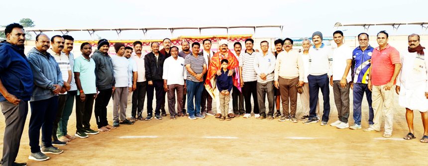 ರಾಯಚೂರು ವಲಯ ನೂತನ ಅಧ್ಯಕ್ಷ ಚಂದ್ರ ಮೈಲಾರ ಅವರಿಗೆ ವಾಕಿಂಗ್ ಬಳಗದಿಂದ ಸನ್ಮಾನ ಲೆದರ್ ಬಾಲ್‌ನಲ್ಲಿ ಕ್ರಿಕೆಟ್ ಆಡಿದರೆ ಮಾತ್ರ ಅವಕಾಶ