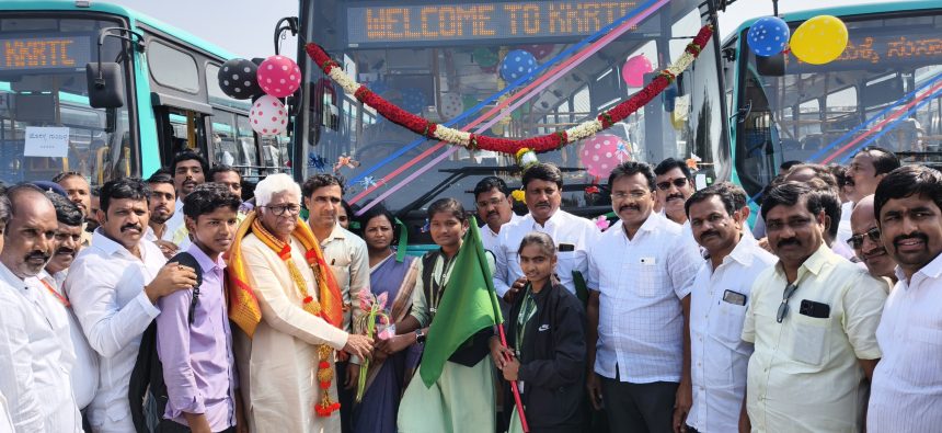 ವಿದ್ಯಾರ್ಥಿ ರಥ ಬಸ್‌ಗಳ ಉದ್ಘಾಟನೆ ಕಾರ್ಯಕ್ರಮ : ಶಾಸಕರೊಂದಿಗೆ ವಿದ್ಯಾರ್ಥಿಗಳ ಸಂವಾದ ಕಾರ್ಯಕ್ರಮ ಬಸ್ ವ್ಯವಸ್ಥೆಯಿಂದ ತರಗತಿಗೆ ಹಾಜರಾತಿ ಹೆಚ್ಚಲಿ – ಬಾದರ್ಲಿ