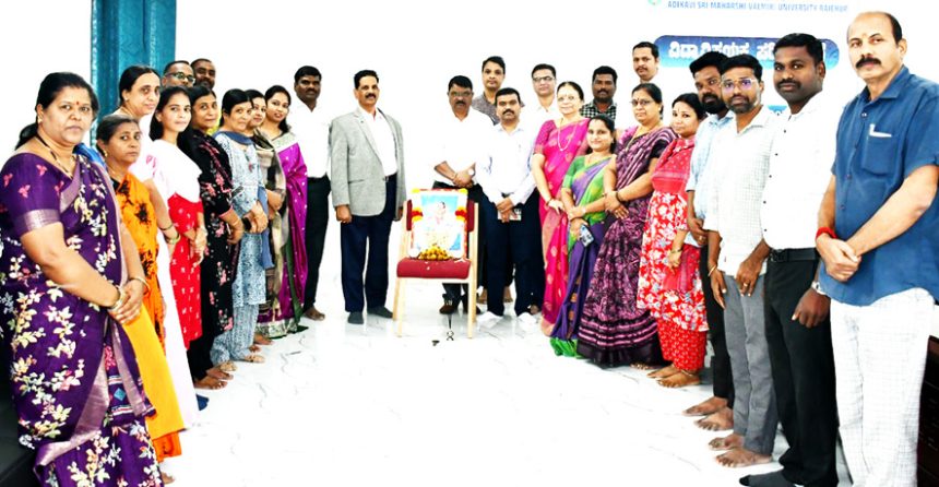 ವಾಲ್ಮೀಕಿ ವಿವಿ : ಅಂಬಿಗರ ಚೌಡಯ್ಯ ಜಯಂತಿ ಆಚರಣೆಯಲ್ಲಿ ಪ್ರೊ.ಶಿವಾನಂದ ಕೆಳಗಿನಮನಿ ಅಂಬಿಗರ ಚೌಡಯ್ಯರ ಕಾಯಕತತ್ವ ಜೀವನದಲ್ಲಿ ಅಳವಡಿಸಿಕೊಳ್ಳೋಣ