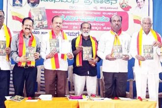 ಧನಿಗೂಡು ಕೃತಿ ಲೋಕಾರ್ಪಣೆ ಪುಸ್ತಕ ಸಂಸ್ಕೃತಿ ಬೆಳೆಸುವಲ್ಲಿ ಬಶೀರ್ ಅಹ್ಮದ್ ಕಾರ್ಯಕ್ಕೆ ವೀರಹನುಮಾನ ಮೆಚ್ಚುಗೆ