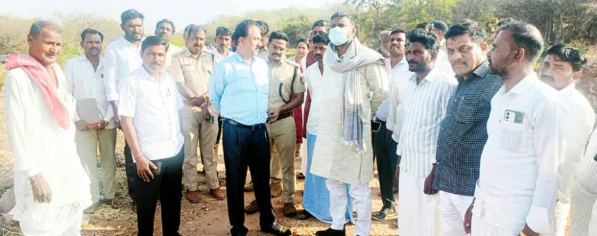 ಯತಗಲ್ : ಉದ್ದೇಶಿತ ಎಸ್.ಟಿ.ಹಾಸ್ಟೆಲ್ ಸ್ಥಳ ಪರಿಶೀಲಿಸಿದ ಶಾಸಕರು