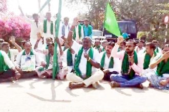 ಬೆಂಬಲ ಬೆಲೆ ಖರೀದಿ ಕೇಂದ್ರಕ್ಕೆ ಆಗ್ರಹಿಸಿ ಪ್ರತಿಭಟನೆ