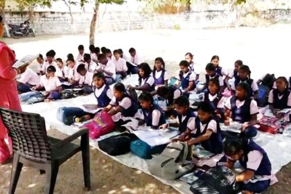 ನಿತ್ಯ ನರಕಯಾತನೆ ಅನುಭವಿಸುತ್ತಿಿರುವ ವಸತಿ ಶಾಲೆ ಮಕ್ಕಳು ಪ್ರತಿಷ್ಠೆ ಬಿಟ್ಟು ನೂತನ ಕಟ್ಟಡ ಉದ್ಘಾಾಟಿಸಿ ಎನ್ನುತ್ತಿರುವ ಜನ