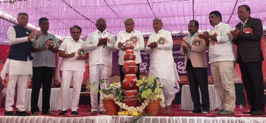 ವೀ.ವಿ. ಸಂಘದ ಶಾಲಾ-ಕಾಲೇಜಿನ 25ರ ಬೆಳ್ಳಿ ಹಬ್ಬದ ಸಂಭ್ರಮ    ಶೈಕ್ಷಣಿಕ ಅಭ್ಯುದಯಕ್ಕೆ ಸಂಸ್ಥೆ,ಮಠಮಾನ್ಯಗಳ ಕೊಡುಗೆ ಅಪಾರ : ದರ್ಶನಾಪೂರ