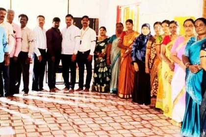 ಮಾನ್ವಿಯಲ್ಲಿ ಕಪ್ಪುು ಪಟ್ಟಿ ಕಟ್ಟಿ ಪ್ರತಿಭಟನೆ ಸೇವಾ ನಿರತ ಶಿಕ್ಷಕರಿಗೆ ಟಿಇಟಿ ಕಡ್ಡಾಯ ಬೇಡ – ಸಂಗಮೇಶ ಮುಧೋಳ