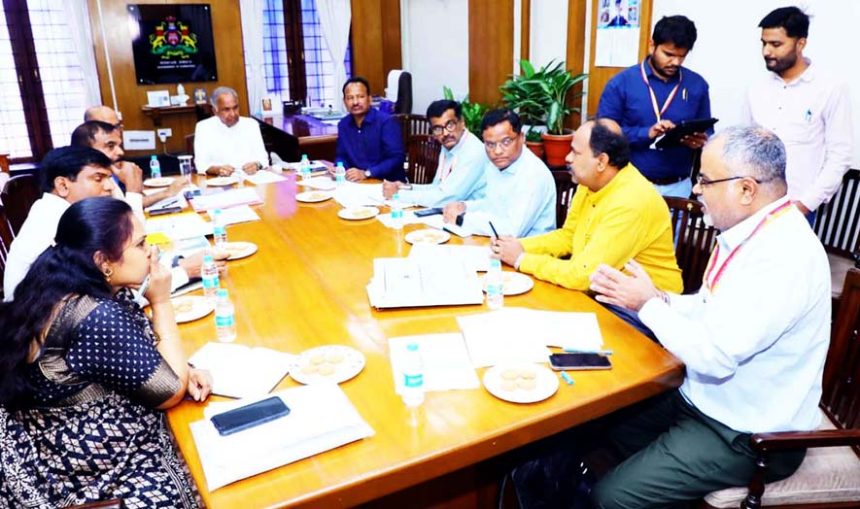 ವಿವಿಧ ಇಲಾಖೆ ಅಧಿಕಾರಿಗಳ ಸಭೆ ನಡೆಸಿದ ಸಣ್ಣ ನೀರಾವರಿ ಸಚಿವ ಎನ್.ಎಸ್.ಭೋಸರಾಜು ರಾಜ್ಯದ ಕೆರೆಗಳ ಮಾಲೀಕತ್ವ ವರ್ಗೀಕರಣಕ್ಕೆ ಸೂಚನೆ