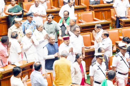 ಪಂಚ ಗ್ಯಾರಂಟಿಗಳು, ವಿವಿಧ ಕ್ಷೇತ್ರದ ಸಾಧನೆಗಳ ಬಗ್ಗೆ ಬೆನ್ನು ತಟ್ಟಿಕೊಂಡ ಸರ್ಕಾರ ರಾಜ್ಯಪಾಲರ ಭಾಷಣದಲ್ಲಿ ಸಾಧನೆಯ ರಿಪೋರ್ಟ್ ಕಾರ್ಡ್