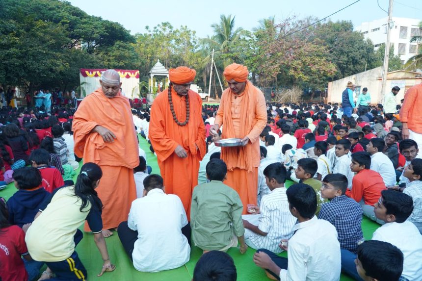 ಬಸವೇಶ್ವರ ಪುತ್ಥಳಿ ಅನಾವರಣ : ಕಾಯಕಕ್ಕೆೆ ಮಹತ್ವ ನೀಡಿದ ಸಿದ್ಧರಾಮೇಶ್ವರರು