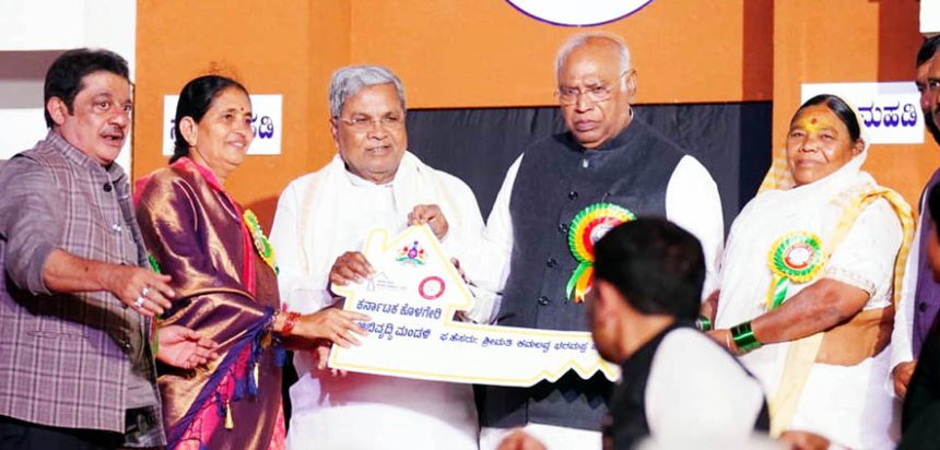 ಕೊಳೆಗೇರಿ ಜನರೂ ಮುಖ್ಯವಾಹಿನಿಗೆ ಬರಬೇಕು: ಸಿದ್ದರಾಮಯ್ಯ