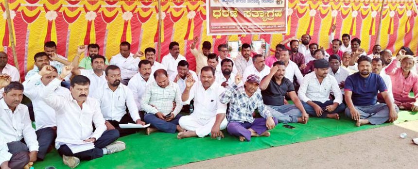 ಗಾಂಧಿ ಗ್ರಾಮ ಪುರಸ್ಕಾರ : ಮರಕಲ್ ಗ್ರಾ.ಪಂ.ಗೆ ಅನ್ಯಾಯ ಖಂಡಿಸಿ ಧರಣಿ