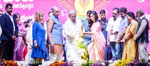 17 ನೇ ಬೆಂಗಳೂರು ಅಂತಾರಾಷ್ಟ್ರೀಯ ಚಲನ ಚಿತ್ರೋೋತ್ಸವಕ್ಕೆ ಚಾಲನೆ ಮನರಂಜನೆ ಜೊತೆಗೆ ಸಮಾಜವನ್ನು ಸಿನಿಮಾಗಳು ತಿದ್ದಬೇಕು: ಸಿಎಂ ಸಿದ್ದರಾಮಯ್ಯ