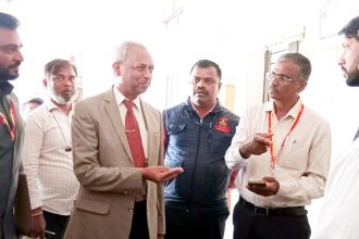 ಸರ್ವೇ ಅಧಿಕಾರಿಗೆ ತರಾಟೆ ದೇವದುರ್ಗ ; ಲೋಕಾಯುಕ್ತ ಅಧಿಕಾರಿ ಪಾಟೀಲ್ ಸಂಚಾರ