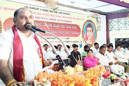 ದೇವದುರ್ಗದಲ್ಲಿ ಶಿಕ್ಷಕರ ದಿನಾಚರಣೆ ; ಗುರುವಂದನಾ ಕಾರ್ಯಕ್ರಮ ದೇಶ ಕಟ್ಟುವ ಕೆಲಸದಲ್ಲಿ ಶಿಕ್ಷಕರ ಪಾತ್ರ ಮುಖ್ಯ : ಚಂದ್ರಶೇಖರ ನುಗ್ಗಲಿ