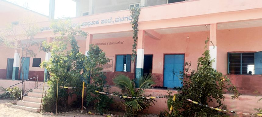 ಶೌಚಾಲಯ ಇಲ್ಲದೆ ಶಾಲಾ ಬಾಲಕಿಯರ ಪರದಾಟ