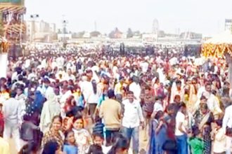 ಕೊಪ್ಪಳ ; ರಥೋತ್ಸವ ಮುಗಿದರೂ ಜನ ಜಂಗುಳಿ!!