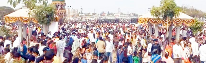 ಕೊಪ್ಪಳ ; ರಥೋತ್ಸವ ಮುಗಿದರೂ ಜನ ಜಂಗುಳಿ!!