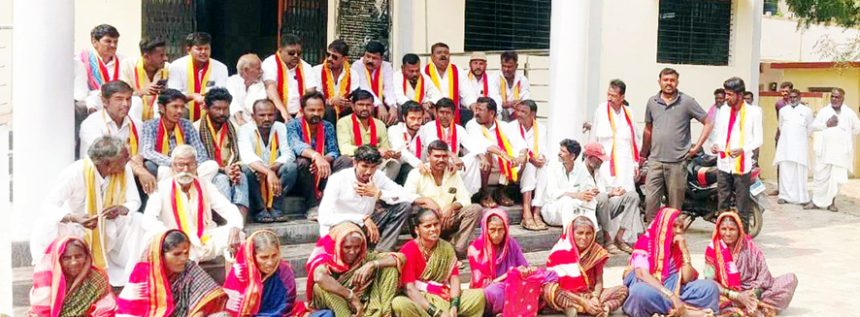 ಪೈದೊಡ್ಡಿ; ಕುಡಿವನೀರು ಪೂರೈಸುವಂತೆ ಗ್ರಾಮಸ್ಥರಿಂದ ತಾ.ಪಂ, ಮುಂದೆ ಧರಣಿ