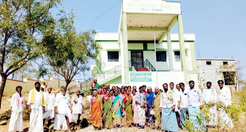 ಕವಿತಾಳ ಆರ್‌ಎಸ್‌ಕೆ ; ಶೇಂಗಾ ಬೀಜ ವಿತರಣೆಯಲ್ಲಿ ತಾರತಮ್ಯ, ಪ್ರತಿಭಟನೆ