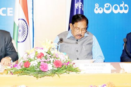 ಹಿರಿಯ ಪೊಲೀಸ್ ಅಧಿಕಾರಿಗಳ ಸಭೆಯಲ್ಲಿ ಗೃಹ ಸಚಿವ ಎಚ್ಚರಿಕೆ ಪೊಲೀಸರು ಸಮಾಜಘಾತುಕ ಶಕ್ತಿಗಳೊಂದಿಗೆ ಸೇರುವುದನ್ನು ಸಹಿಸುವುದಿಲ್ಲ