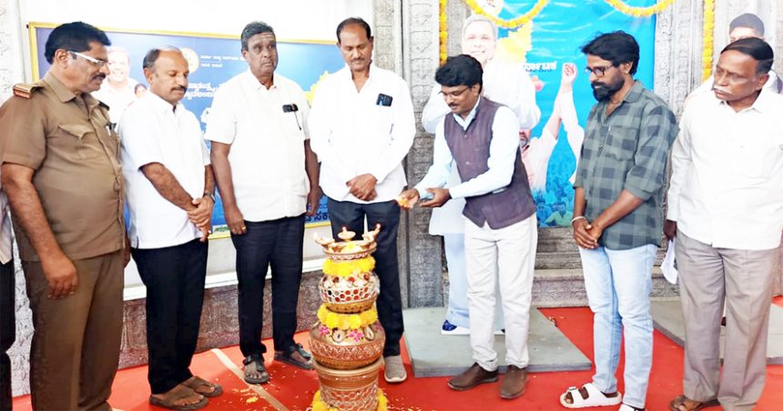 ವಾರ್ತಾ ಇಲಾಖೆಯ ಮಾಹಿತಿ ಪ್ರದರ್ಶನ ಮಳಿಗೆಗೆ ಚಾಲನೆ