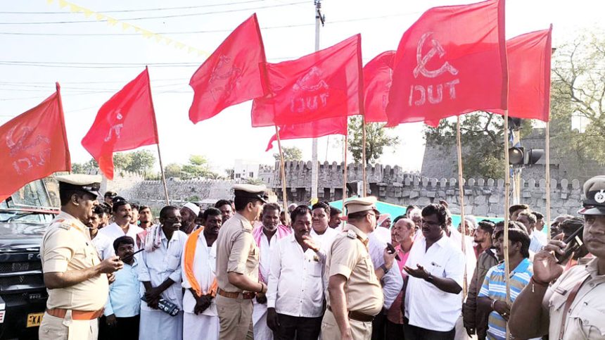 ಟಿಎಲ್‌ಬಿಸಿ ಕಾರ್ಮಿಕರ ಪ್ರತಿಭಟನೆ, ಬಂಧನ – ಬಿಡುಗಡೆ