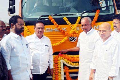 ರಾಯಚೂರು ಮಹಾನಗರ ಪಾಲಿಕೆ ಖರೀದಿಸಿದ ಸ್ವಚ್ಛತಾ ವಾಹನಗಳಿಗೆ ಸಚಿವರಿಂದ ಚಾಲನೆ