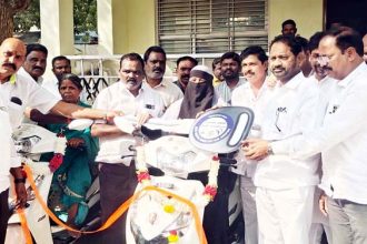 ಎಂಎಲ್‌ಸಿ ಅನುದಾನದಲ್ಲಿ ತ್ರಿಚಕ್ರ ವಾಹನ ವಿತರಣೆ