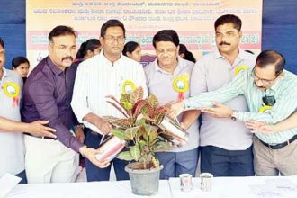 ರಾಯಚೂರು ಜಿಲ್ಲಾ ಉತ್ಸವ ವಿಶೇಷ ಕಾರ್ಯಕ್ರಮ ನೌಕರರ ಕ್ರೀಡಾಕೂಟ, ಸಾಂಸ್ಕೃತಿಕ ಸ್ಪರ್ಧೆಗೆ ಎಡಿಸಿ ಶಿವಾನಂದ ಚಾಲನೆ